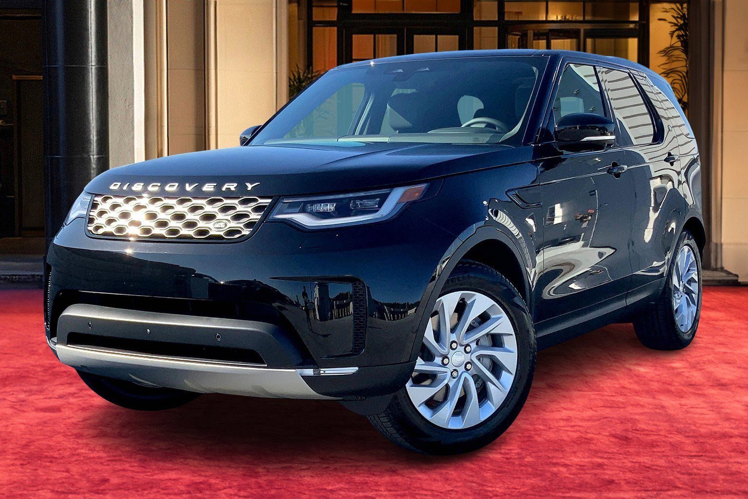 New 2025 Land Rover Discovery S