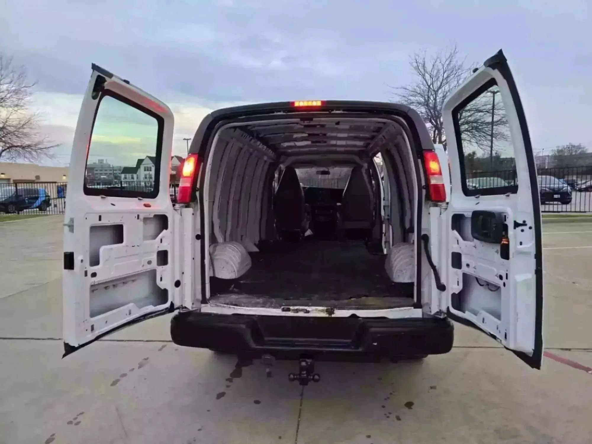 Used 2019 Chevrolet Express 2500 Extended w/ Driver Convenience Package image 10