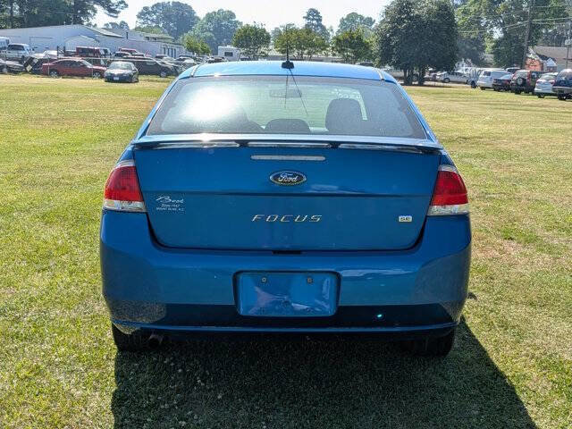 Used 2010 Ford Focus SE FWD image 4