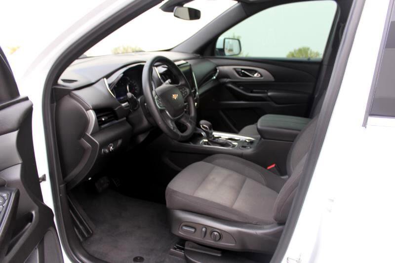 Used 2023 Chevrolet Traverse LT image 9