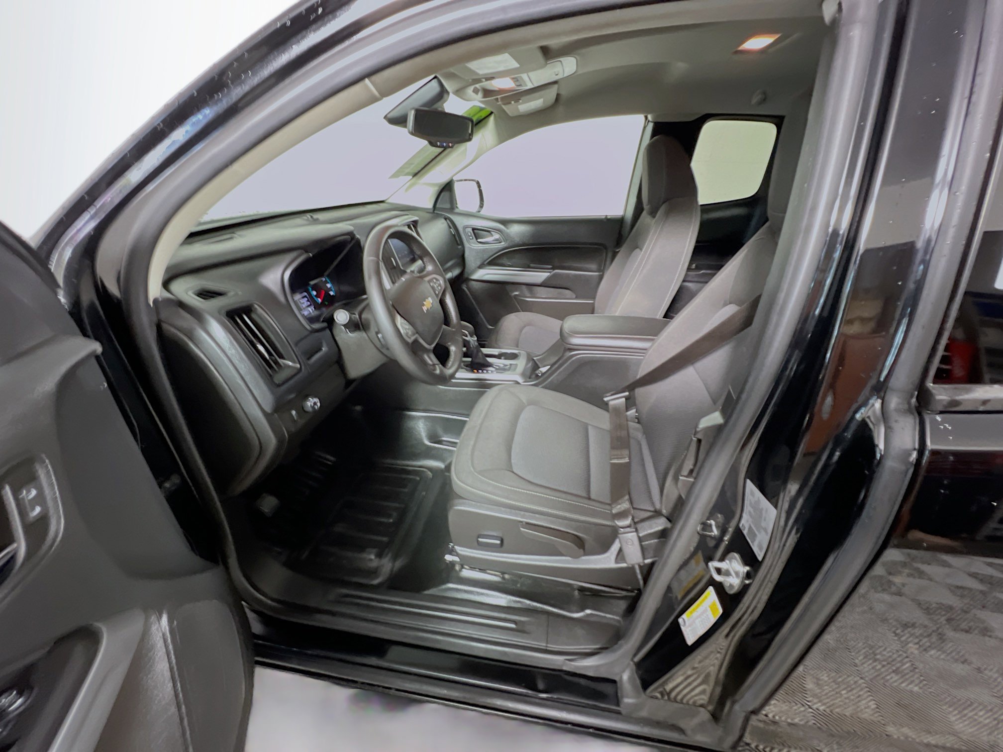 Used 2022 Chevrolet Colorado LT w/ Fleet Safety Package image 15