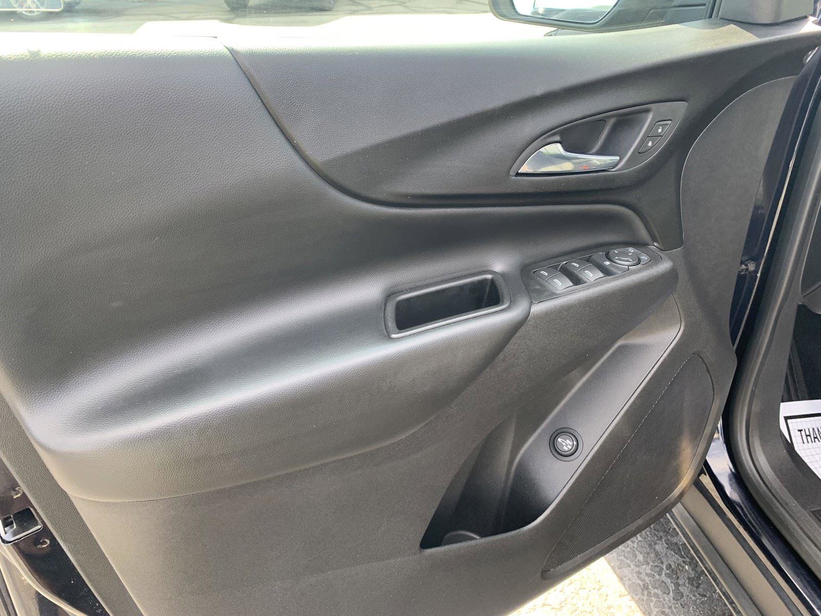 Used 2020 Chevrolet Equinox LT w/ Driver Convenience Package image 13