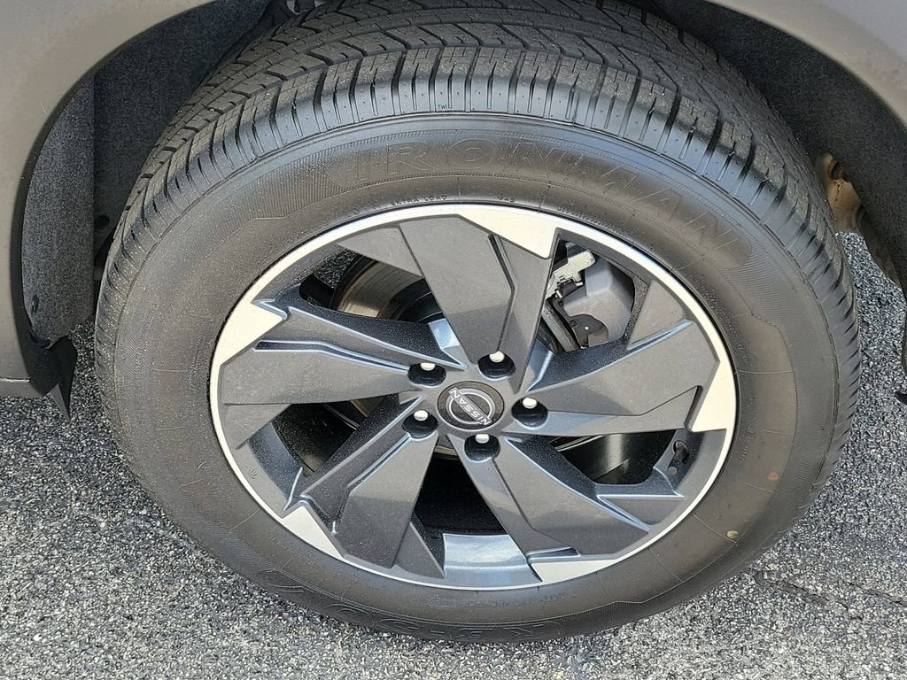 Used 2024 Nissan Rogue SV image 7