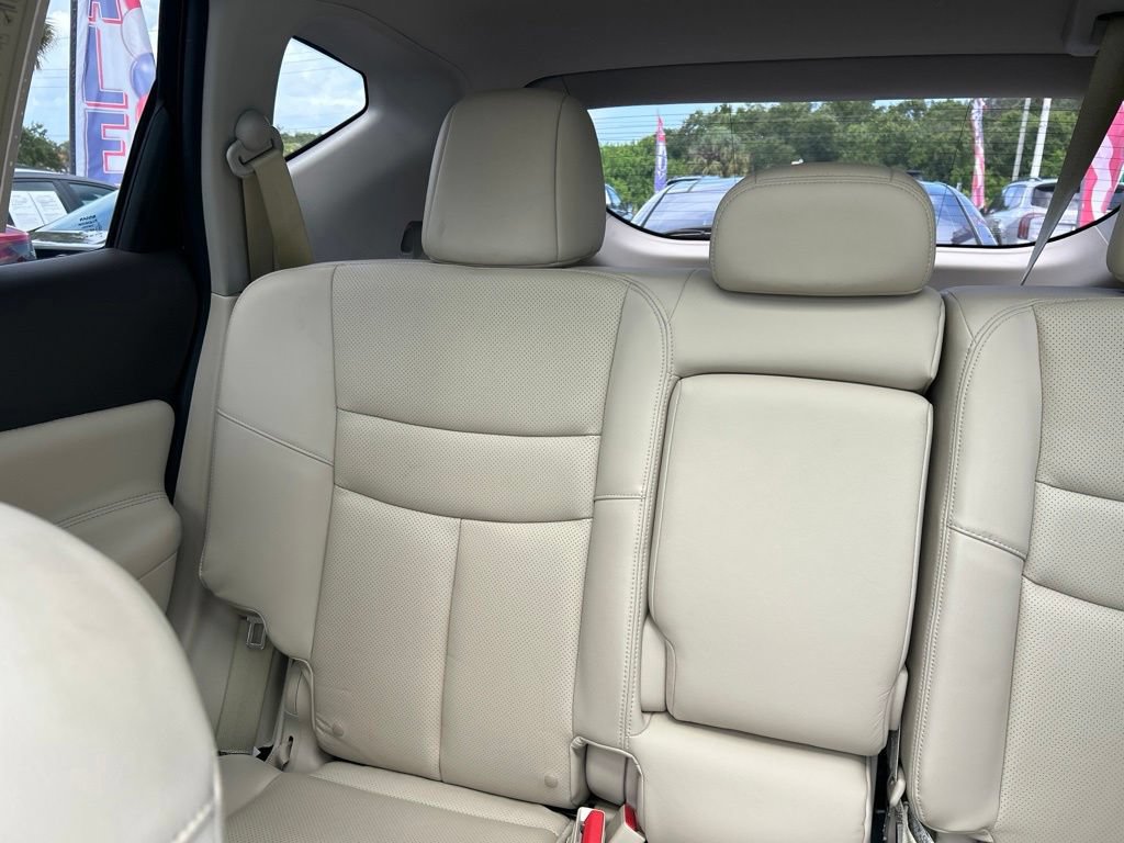 Used 2016 Nissan Murano Platinum w/ Platinum Technology Package FWD image 13