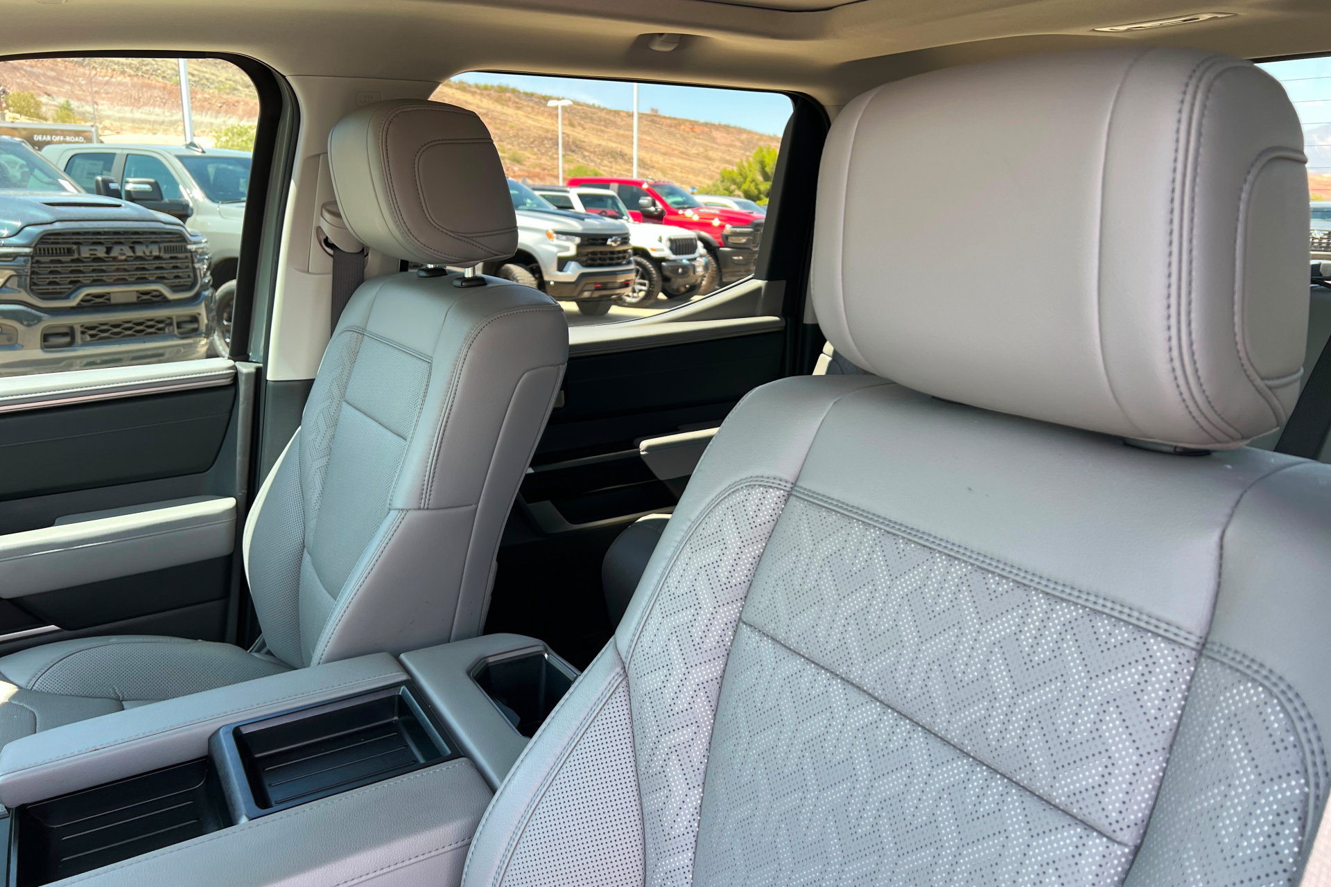 Used 2024 Toyota Tundra Limited AWD/4WD image 17