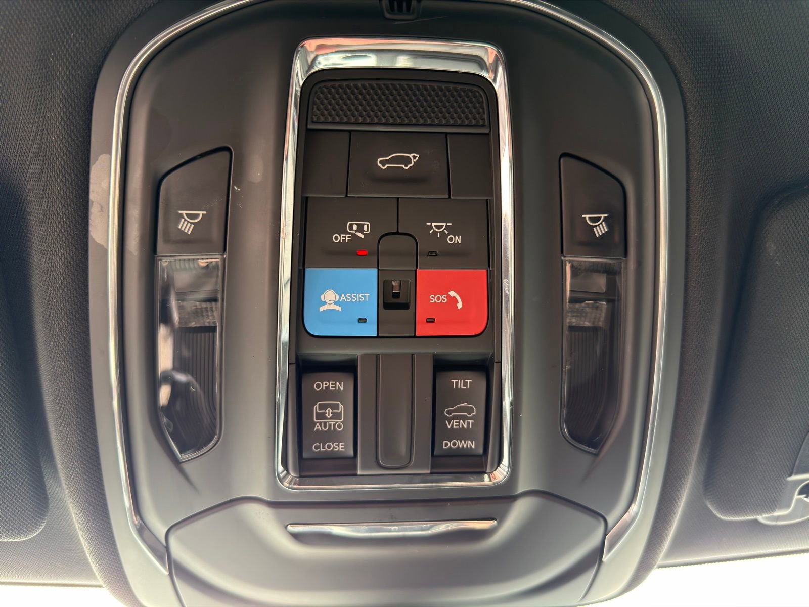 Used 2024 Jeep Grand Cherokee Altitude image 27