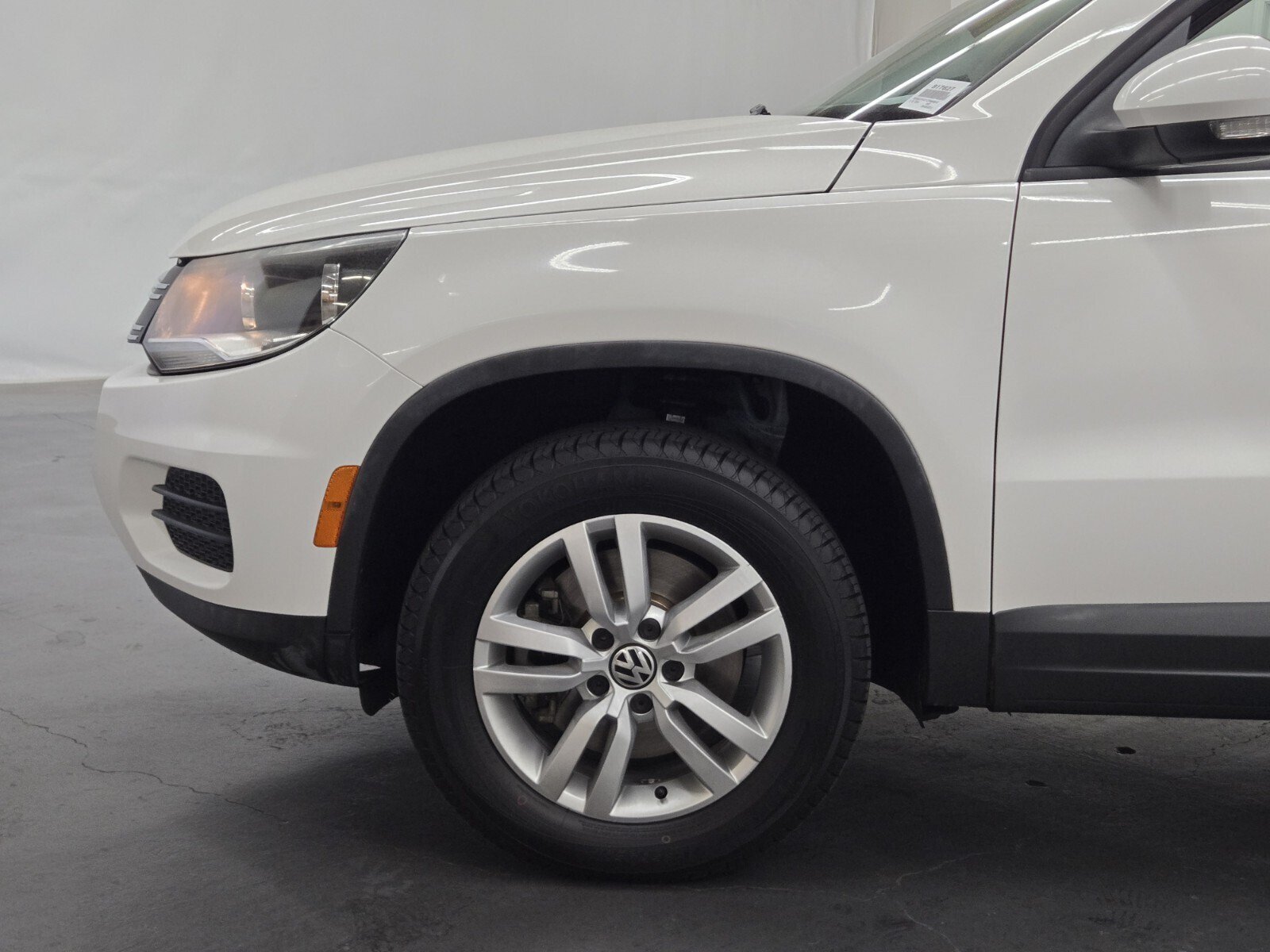 Used 2012 Volkswagen Tiguan LE FWD image 6