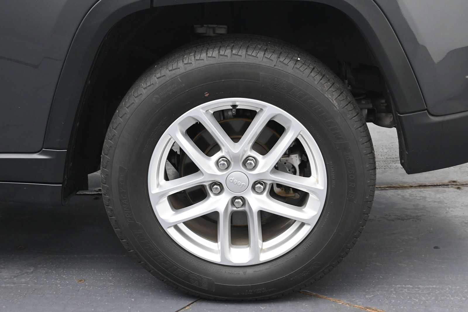 Used 2024 Jeep Grand Cherokee Laredo X w/ Luxury Tech Group I AWD/4WD image 5