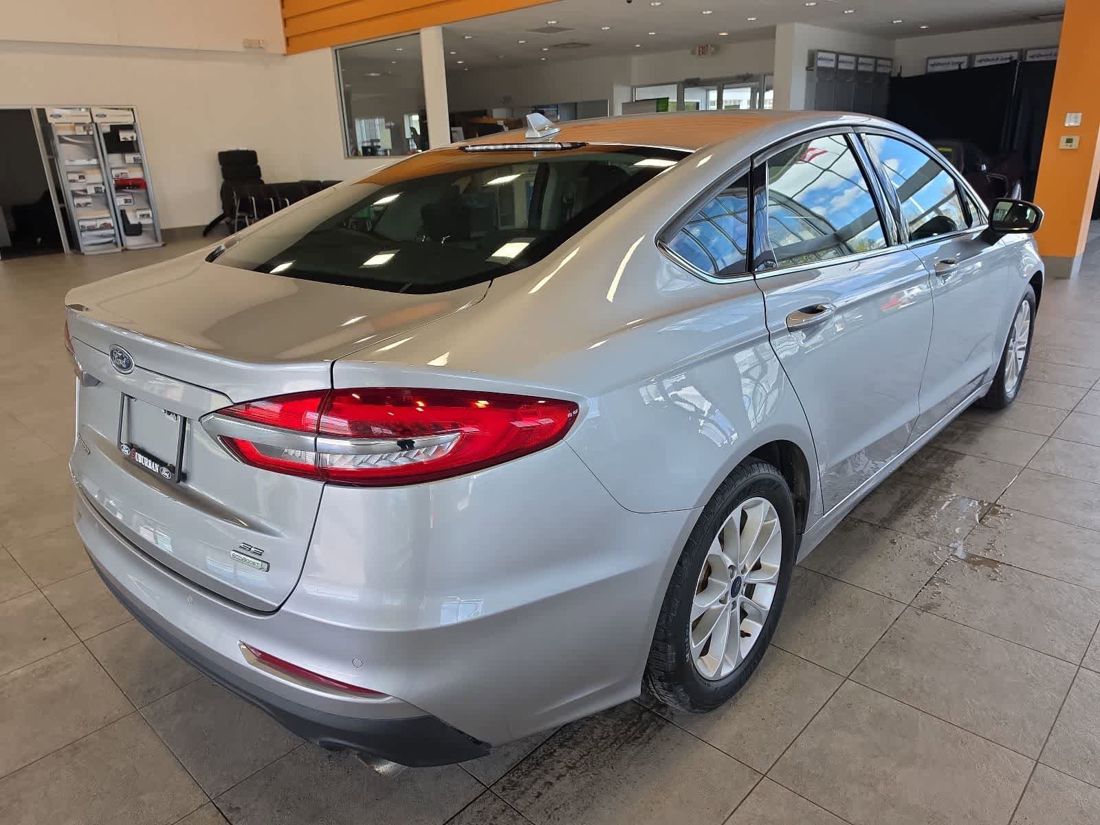 Used 2020 Ford Fusion SE FWD image 7