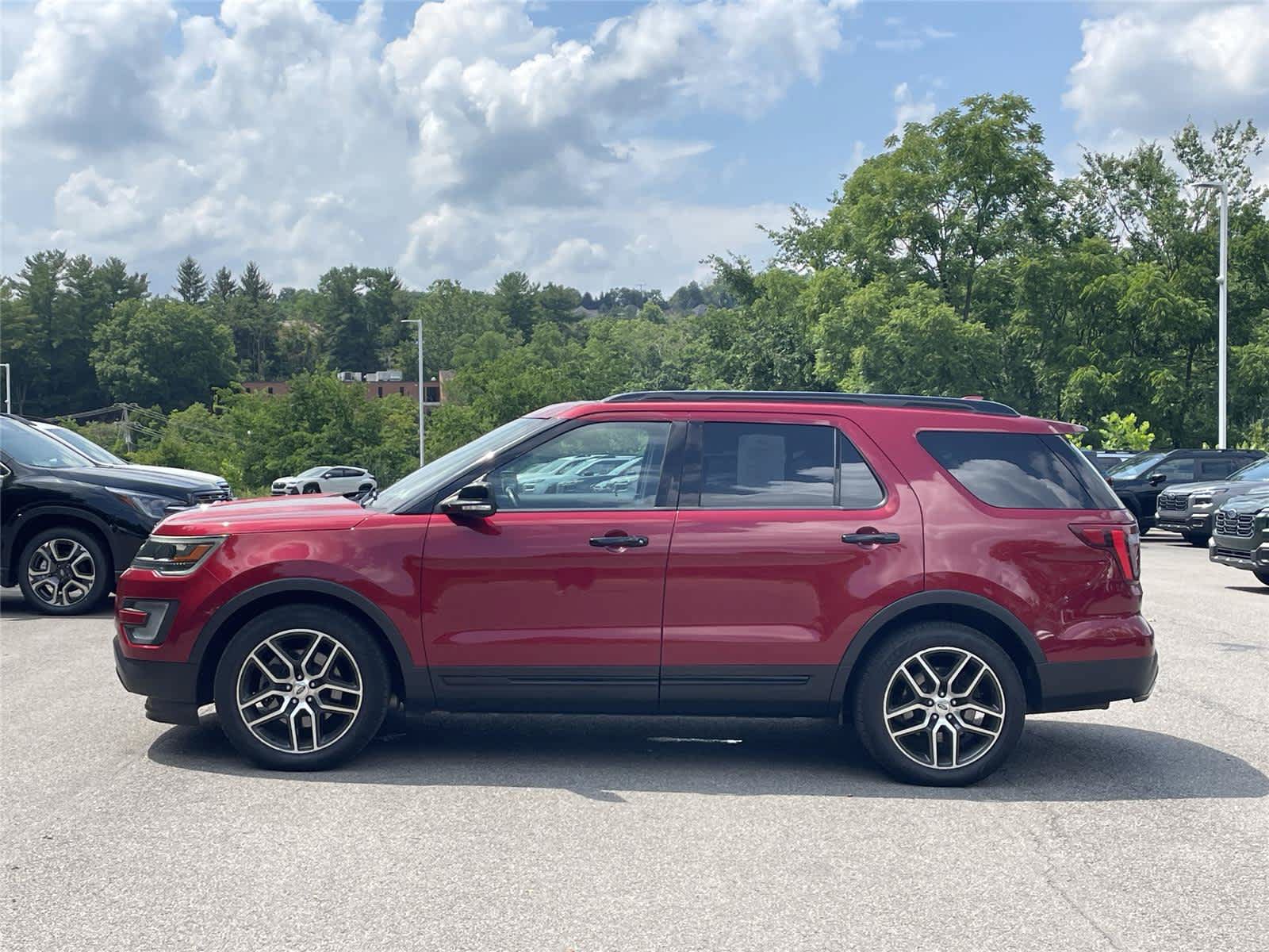 Used 2016 Ford Explorer Sport w/ Equipment Group 401A AWD/4WD image 2