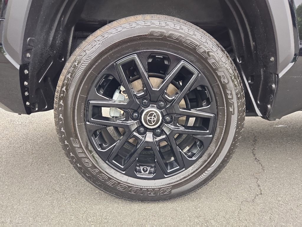 Used 2024 Toyota Tundra Limited AWD/4WD image 9