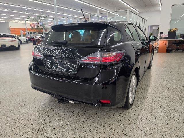 Used 2013 Lexus CT 200h w/ Seat Comfort Pkg FWD image 5