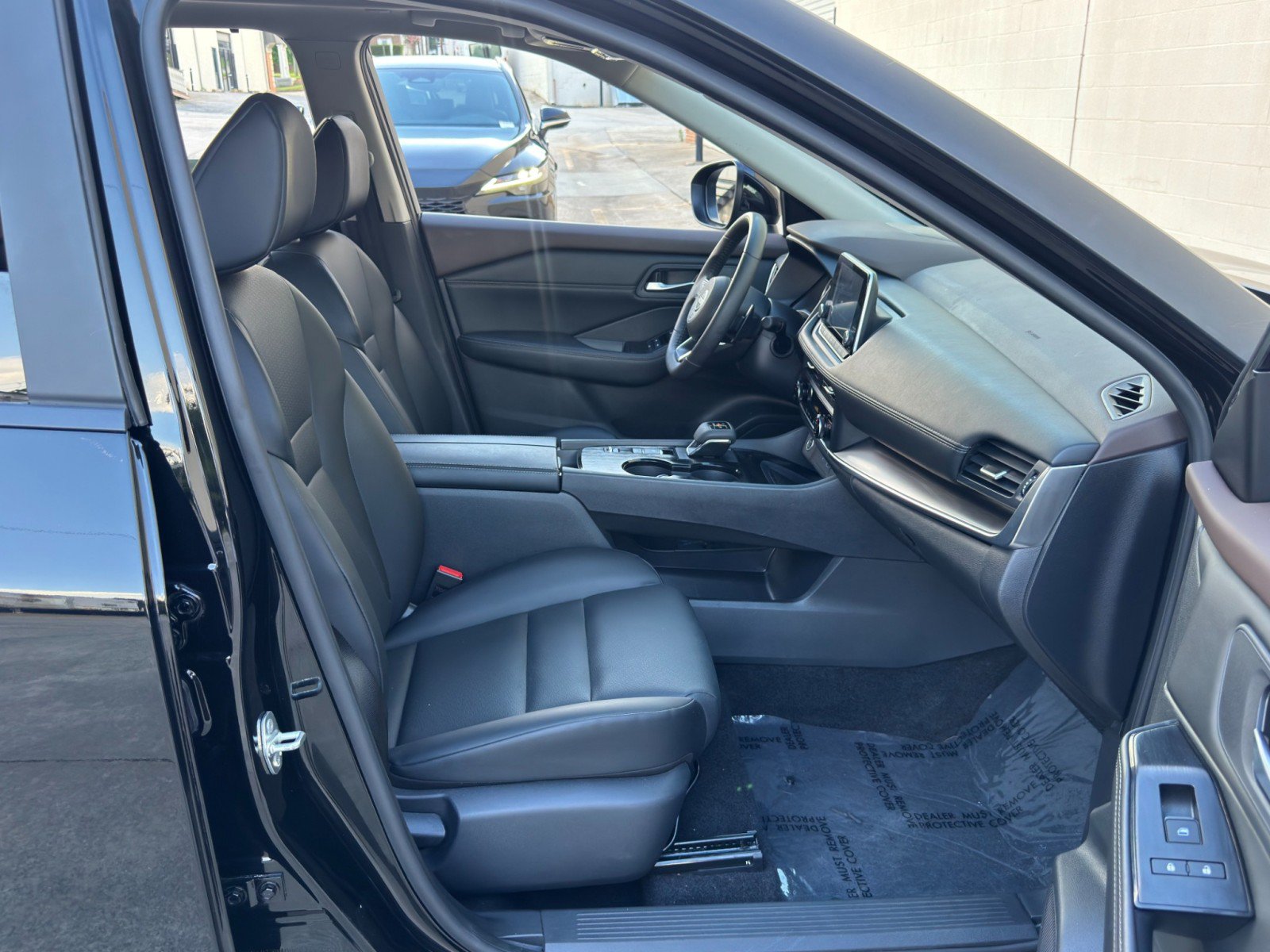 Used 2023 Nissan Rogue SV w/ SV Premium B Package FWD image 15
