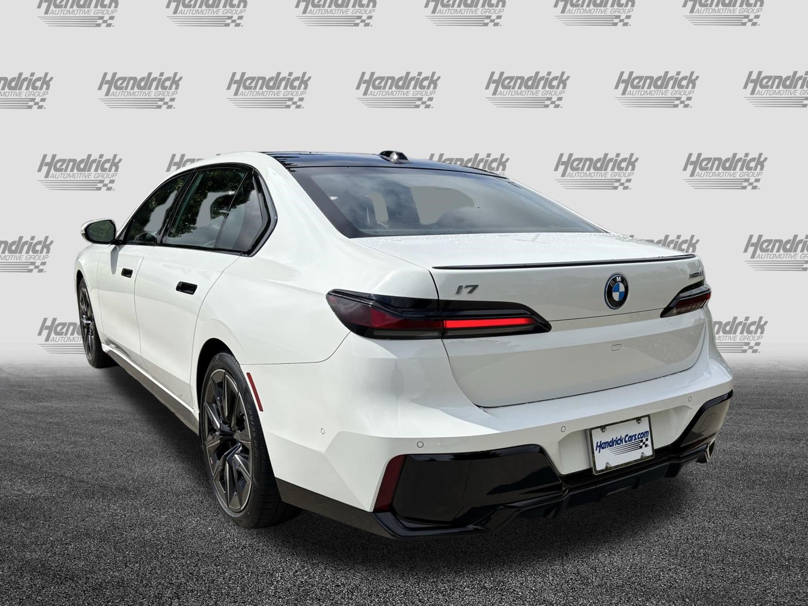 Used 2024 BMW i7 xDrive60 AWD/4WD image 9