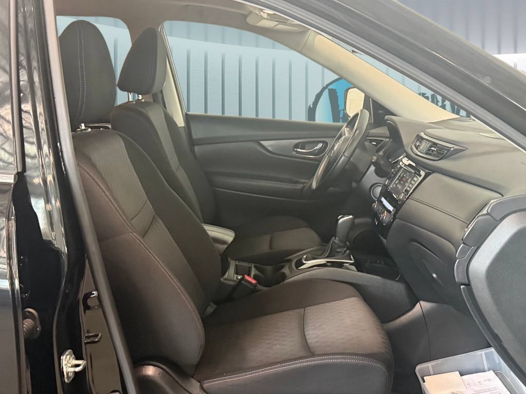 Used 2020 Nissan Rogue SV w/ Sun & Sound Touring Package AWD/4WD image 6