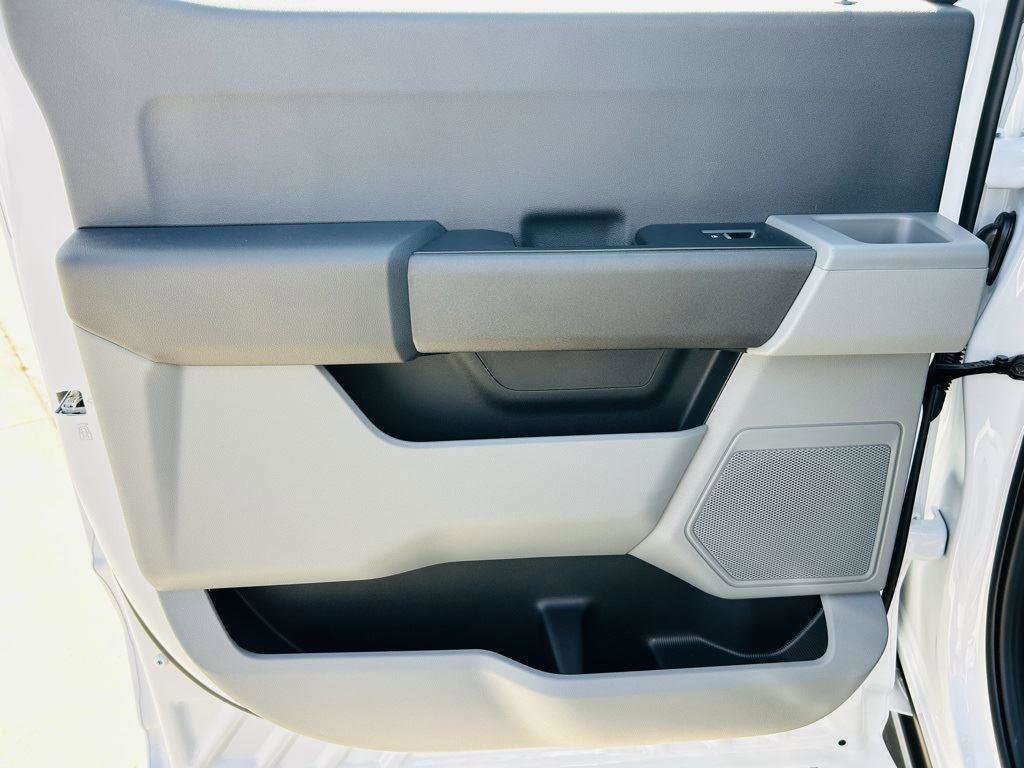 New 2026 Ford F250 XL w/ XL Chrome Package image 22