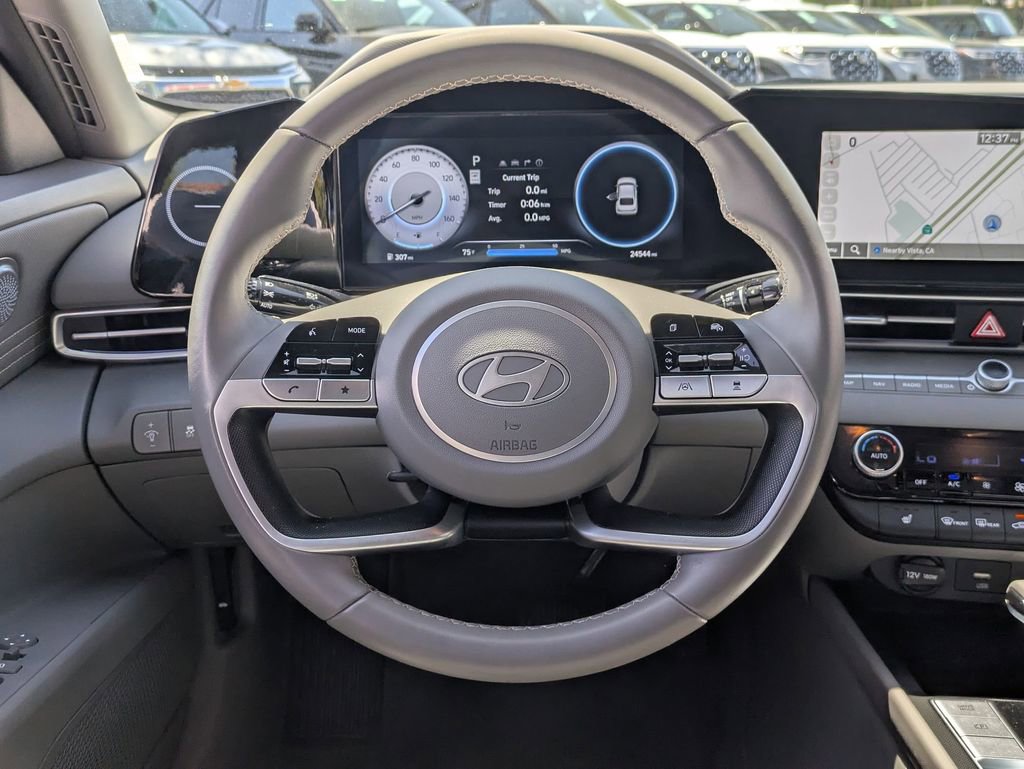 Used 2025 Hyundai Elantra SEL FWD image 18