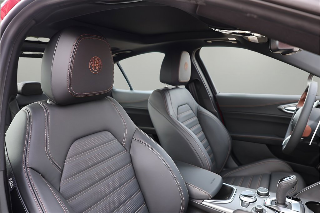 New 2025 Alfa Romeo Giulia Intensa w/ Driving Assist Package image 22