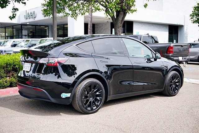 Used 2021 Tesla Model Y Long Range AWD/4WD image 8