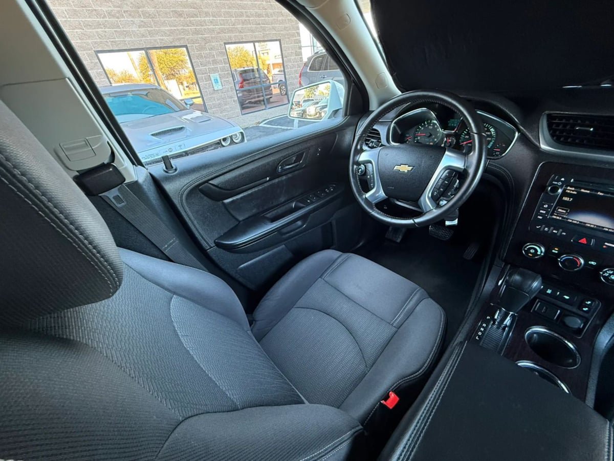 Used 2017 Chevrolet Traverse LT w/ Style and Technology Package AWD/4WD image 44