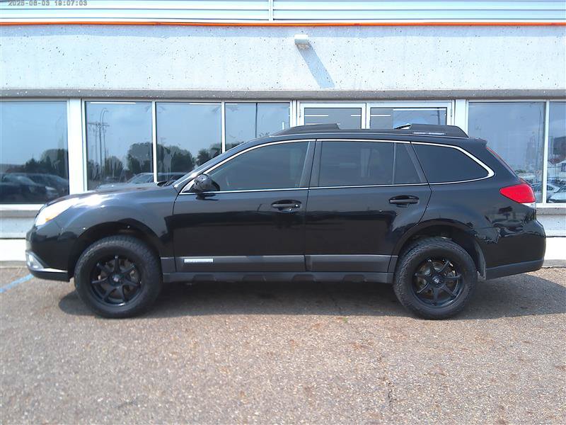 Used 2010 Subaru Outback 3.6R Limited w/ Popular Equipment Group 2C AWD/4WD image 2