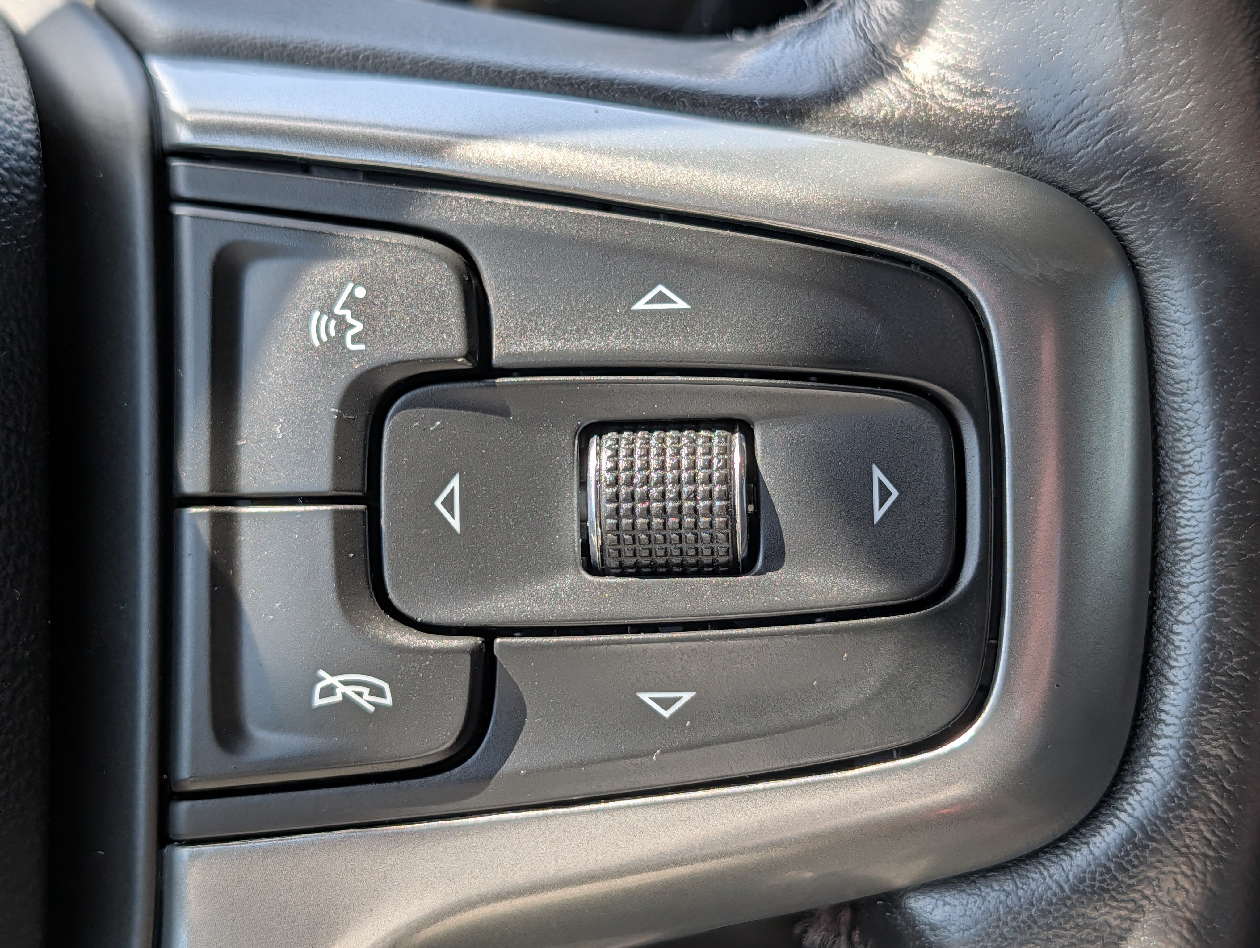 Used 2022 Chevrolet Silverado 1500 LT AWD/4WD image 26