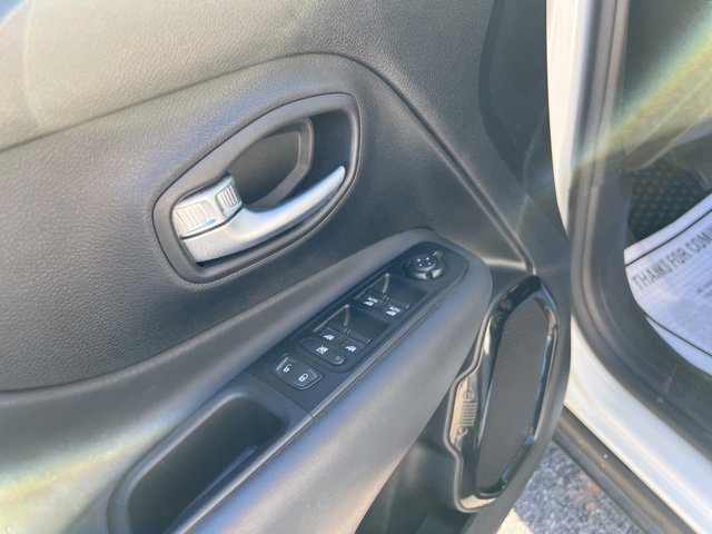 Used 2020 Jeep Renegade Altitude image 9