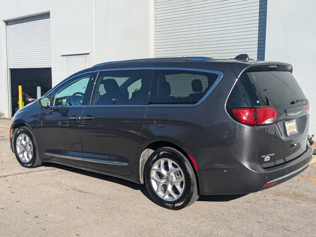 Used 2020 Chrysler Pacifica Touring-L Plus w/ Tire & Wheel Group image 9