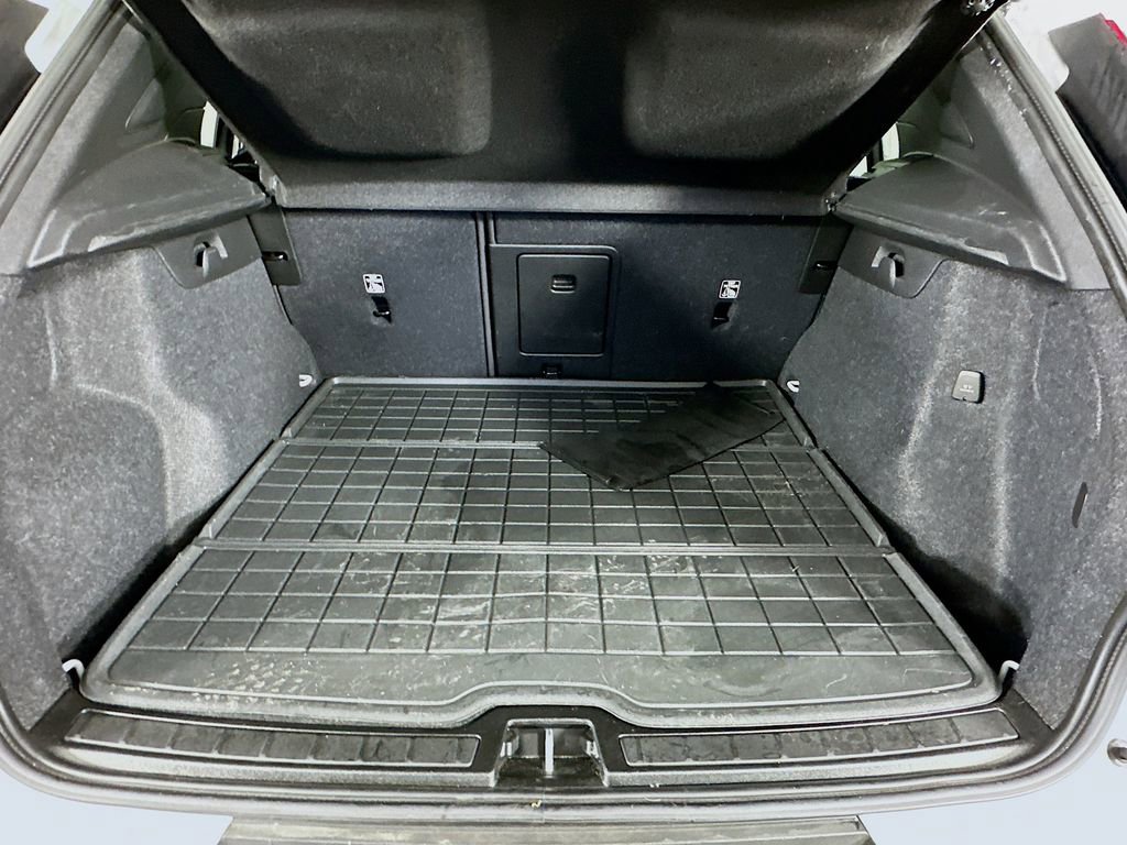 Used 2023 Volvo XC40 B5 Plus w/ Driver Assist Package image 34