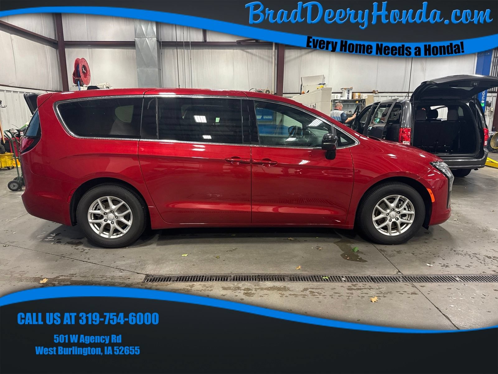 Used 2027 Chrysler Pacifica Select