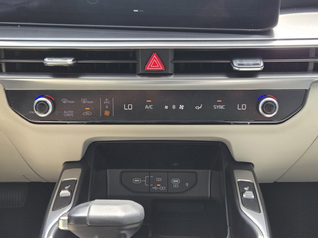 New 2026 Kia Sorento S w/ S Panoramic Sunroof Package FWD image 14