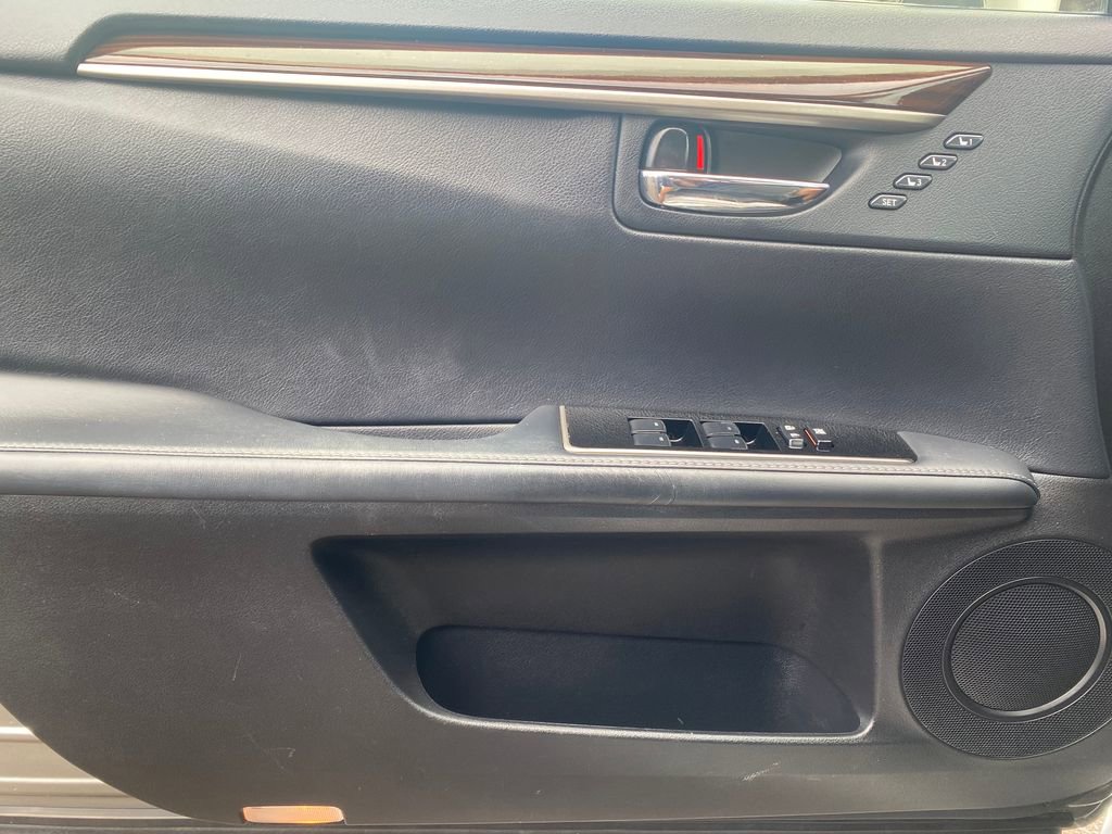 Used 2016 Lexus ES 300h FWD image 13