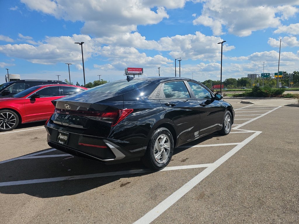 New 2026 Hyundai Elantra SE FWD image 5
