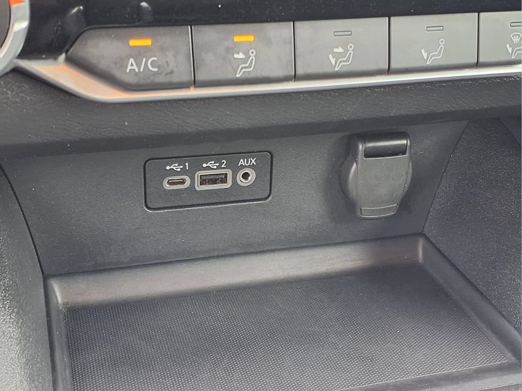 Used 2025 Nissan Altima 2.5 SV FWD image 13