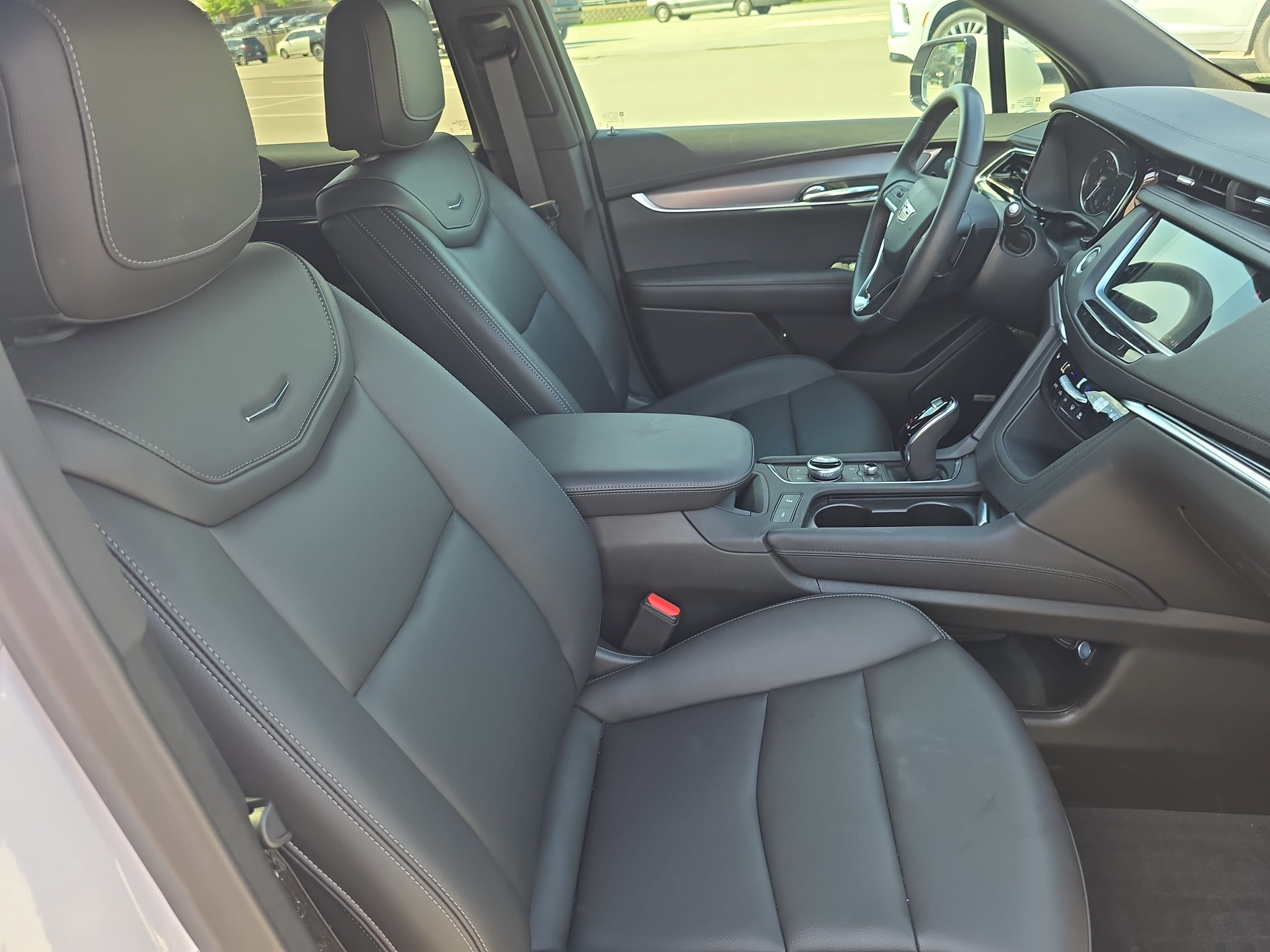 New 2025 Cadillac XT6 Luxury FWD image 10