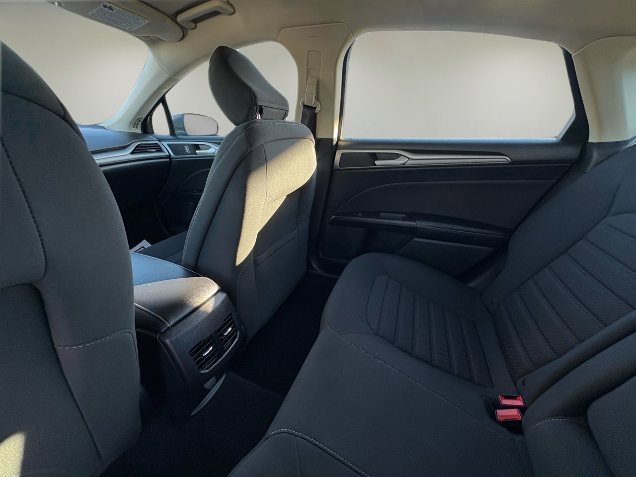 Used 2020 Ford Fusion SE image 25