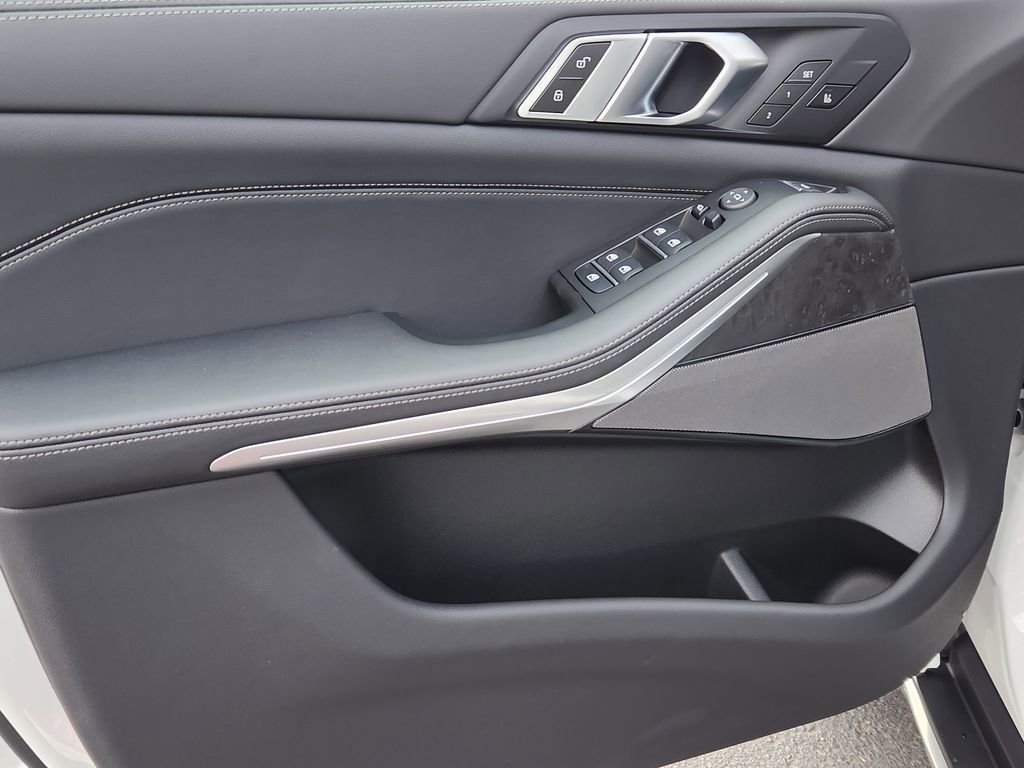 New 2026 BMW X5 xDrive40i w/ Climate Comfort Package AWD/4WD image 8