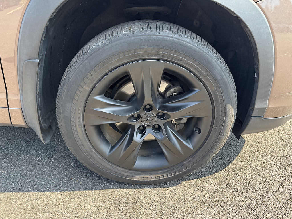 Certified 2019 Toyota Highlander Limited AWD/4WD image 25