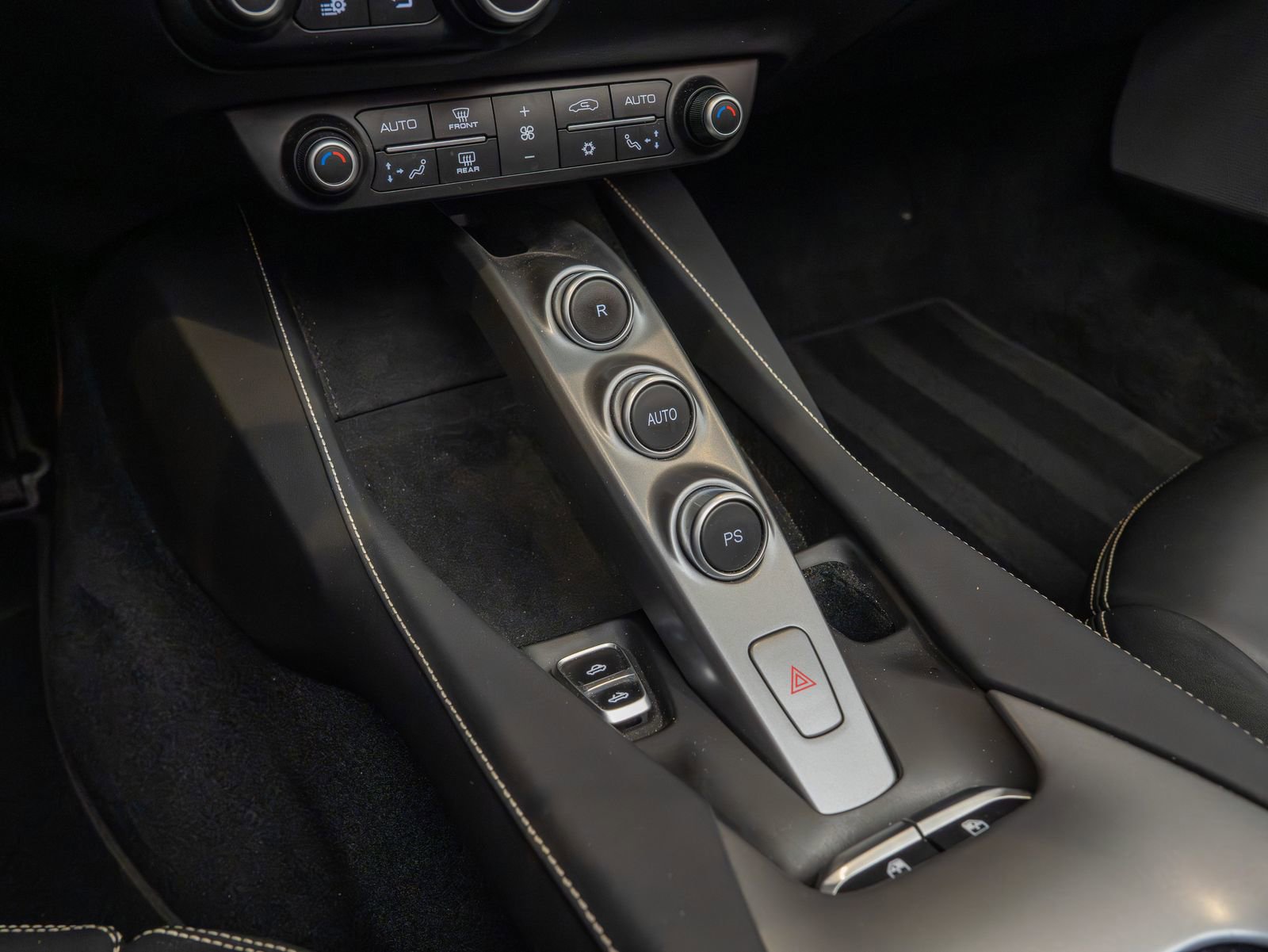 Used 2019 Ferrari Portofino RWD image 17