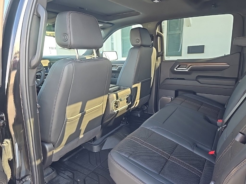 Used 2024 Chevrolet Silverado 1500 High Country w/ High Country Premium Package image 17