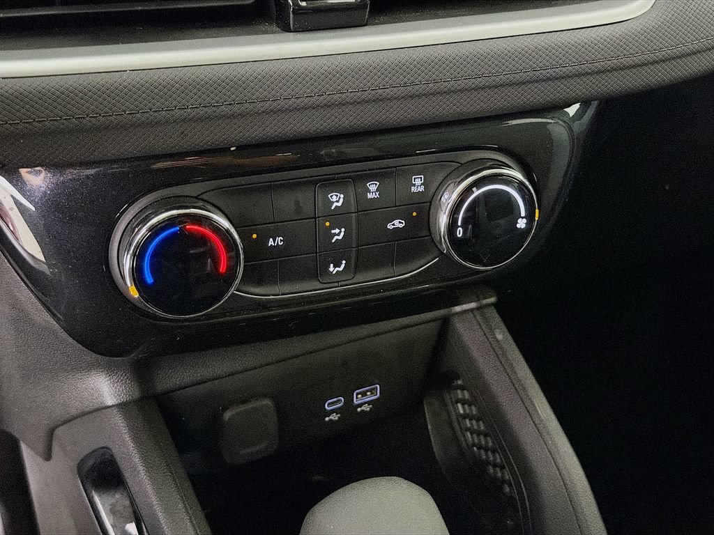 Used 2025 Chevrolet TrailBlazer LT AWD/4WD image 19