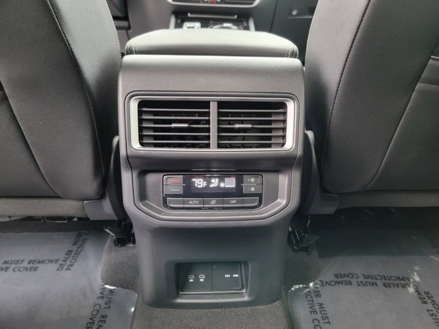 Used 2025 Volkswagen Atlas SE image 23