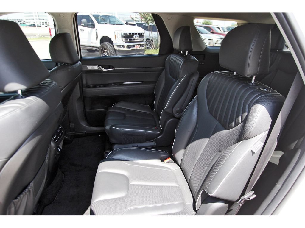 Used 2023 Hyundai Palisade Limited FWD image 13