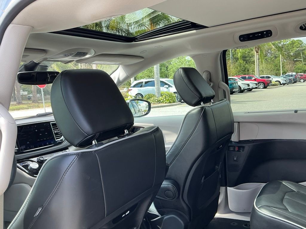 Used 2024 Chrysler Pacifica Limited image 27