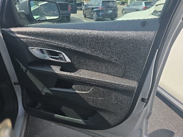 Used 2017 Chevrolet Equinox LS AWD/4WD image 10