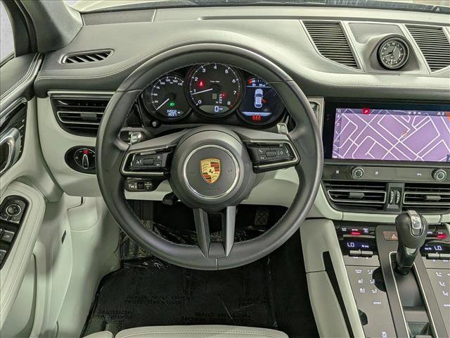 Certified 2024 Porsche Macan image 13
