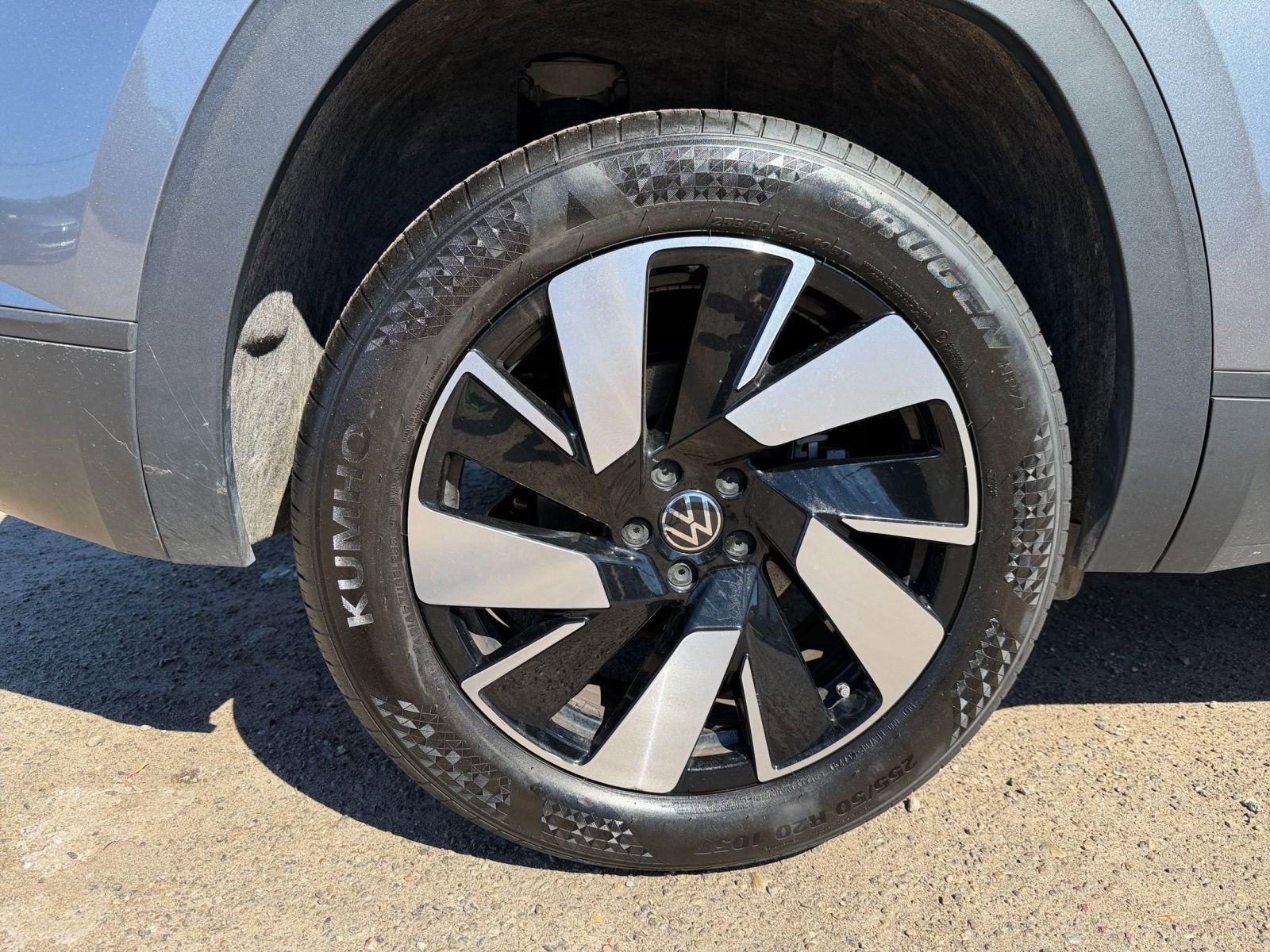 Used 2025 Volkswagen Atlas Cross Sport SE image 30