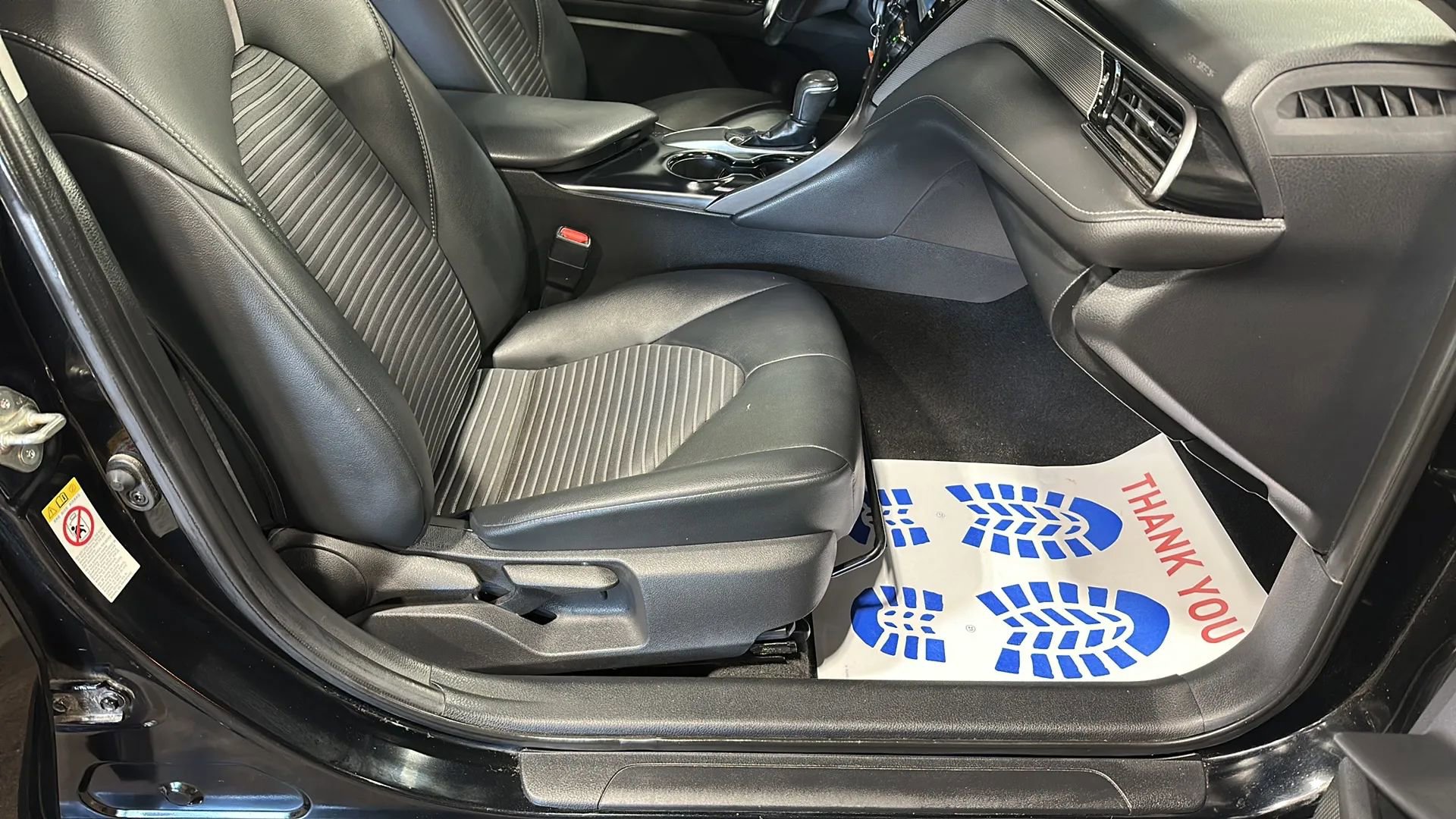 Used 2019 Toyota Camry SE w/ Carpet Mat Package FWD image 16