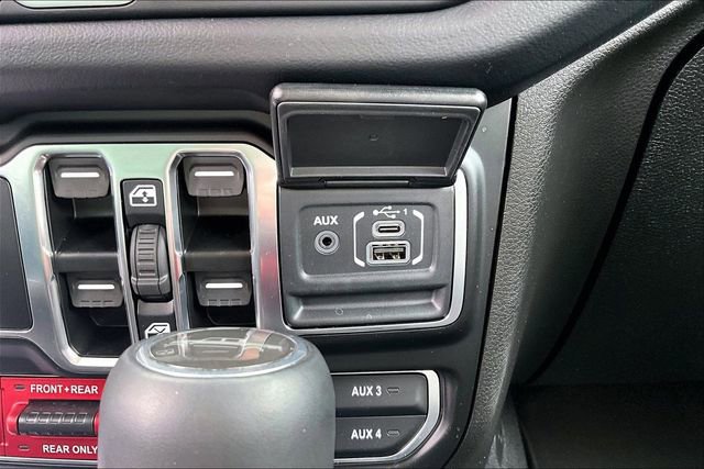 Used 2025 Jeep Gladiator Rubicon AWD/4WD image 17