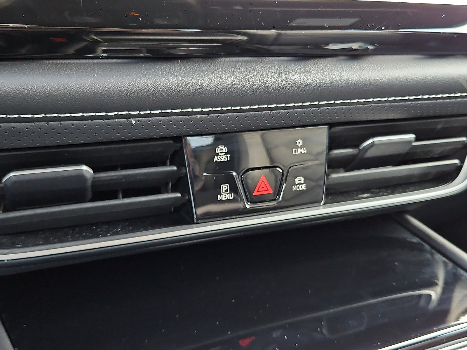 Used 2025 Volkswagen Atlas Cross Sport SE image 15